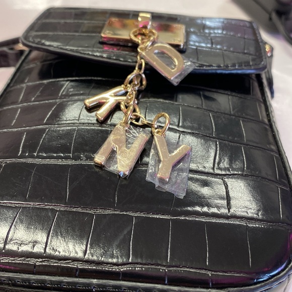 DKNY SQUARE CROSSBODY BAG - Picture 2 of 3